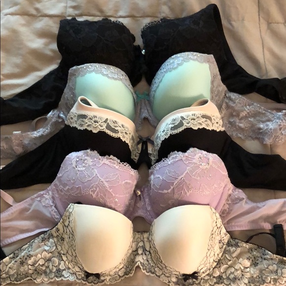 Victoria’s Secret set of 11 bras - Picture 1 of 6
